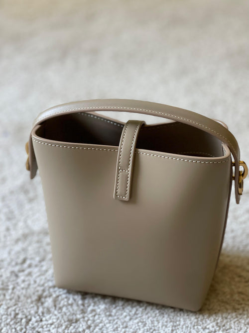 BOLSA BUCKET LÊ 37 PEQUENA SAINT LAURENT