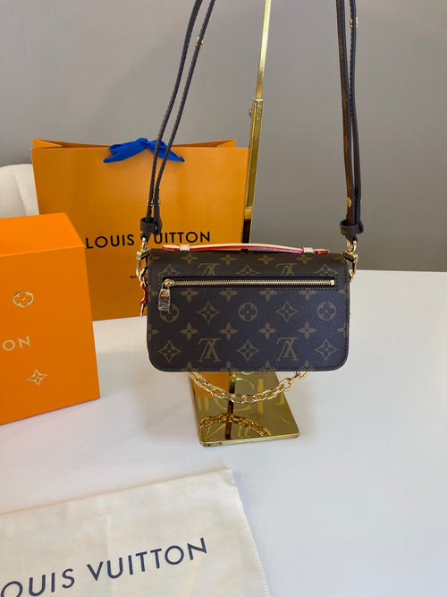 Pochette Metis East West Monogram