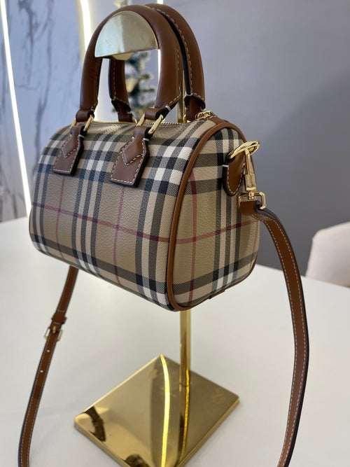 Burberry bolsa Baú em Xadrez Check - Mini