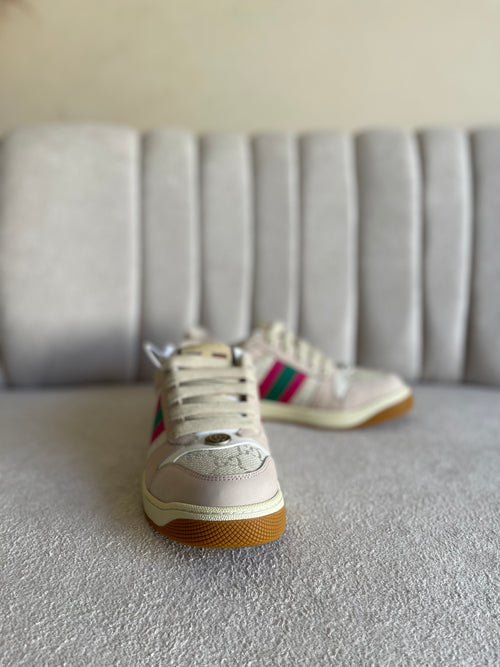 Tênis Gucci Screener com a faixa Web verde e vermelha