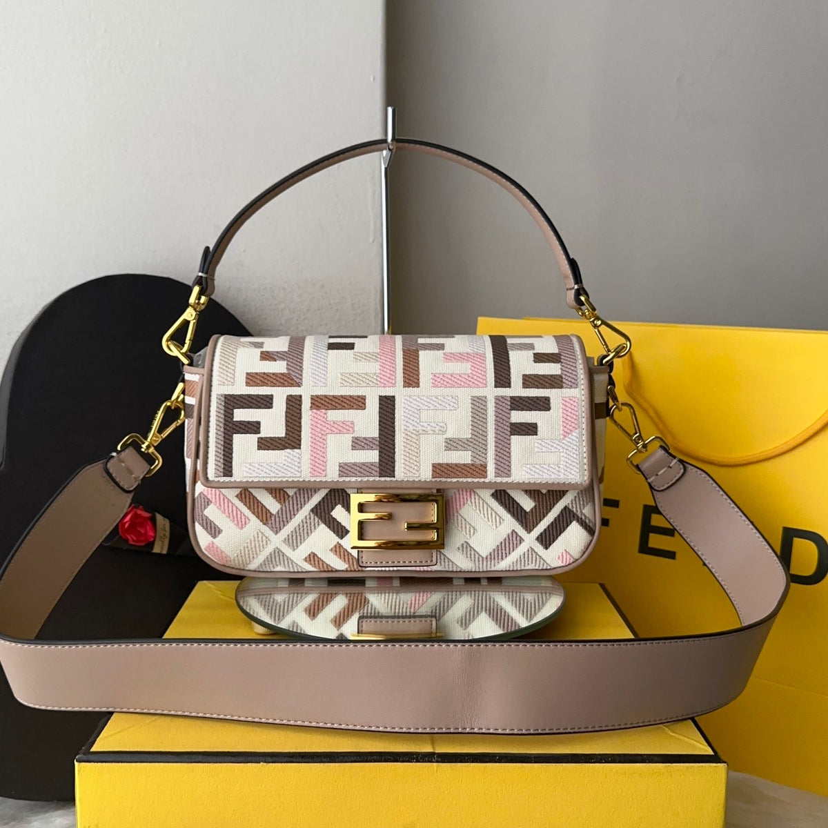 Fendi Baguete Jacquard FF marrom