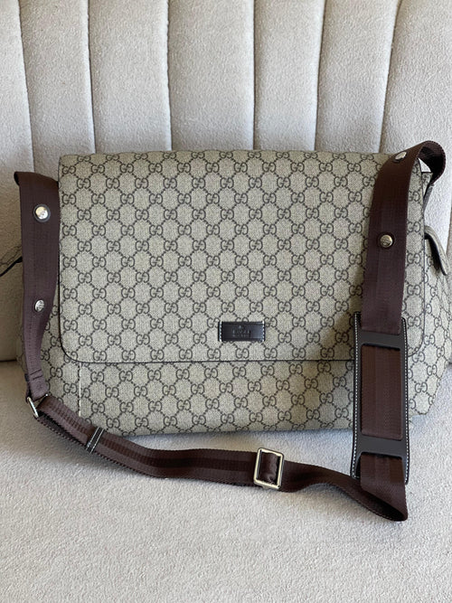 GUCCI BOLSA MATERNIDADE GG PLUS MONOGRAM