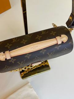 Pochette Metis East West Monogram