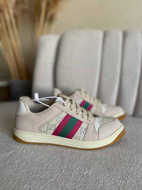 Tênis Gucci Screener com a faixa Web verde e vermelha