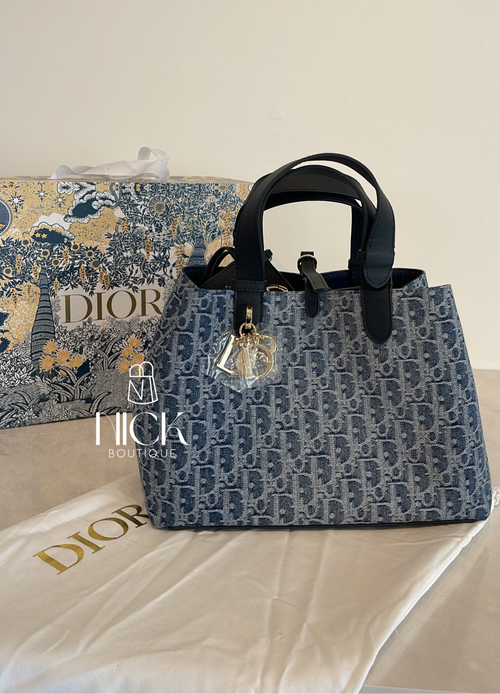 Bolsa Dior Toujours média
Jacquard Denim Dior Oblique azul