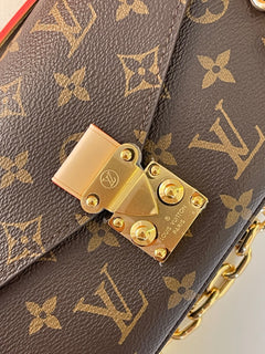 Pochette Metis East West Monogram