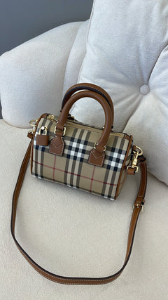 Burberry bolsa Baú em Xadrez Check - Mini