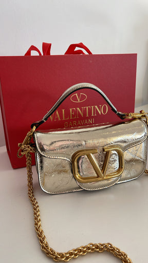 Valentino Garavani (Bolsa tiracolo metálica pequena)