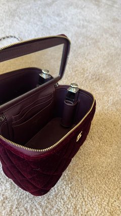 CHANEL VANITY CASE EM VELUDO
