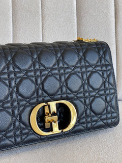 DIOR CARO - MÉDIA