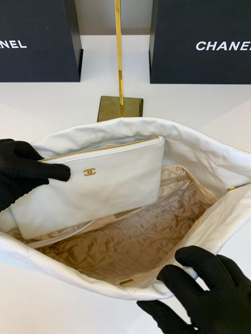 CHANEL 22